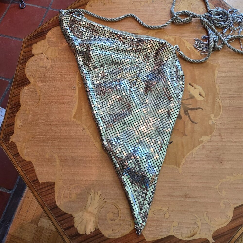 Unique Triangle Shape Vintage Metallic Mesh Chainmail Evening Bag - Picture 3 of 8